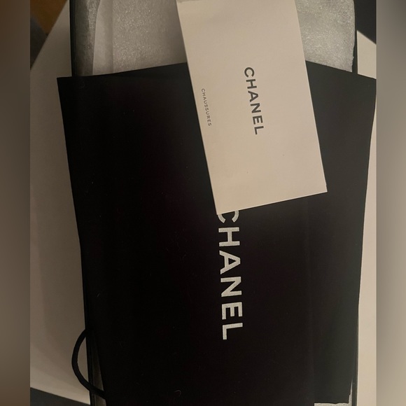 CHANEL ESPADRILLES BLACK WITH BEIGE LOGO - Picture 4 of 5